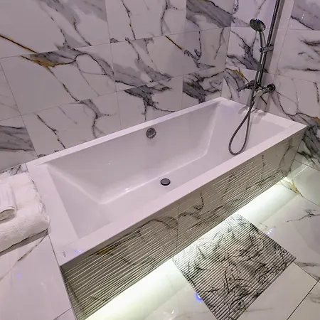 3-bedroom In Town Square 아파트