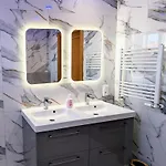 3-bedroom In Town Square Вроцлав
