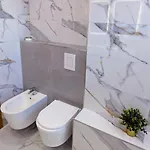 3-bedroom In Town Square Вроцлав