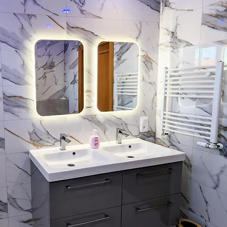 3-bedroom In Town Square ヴロツワフ