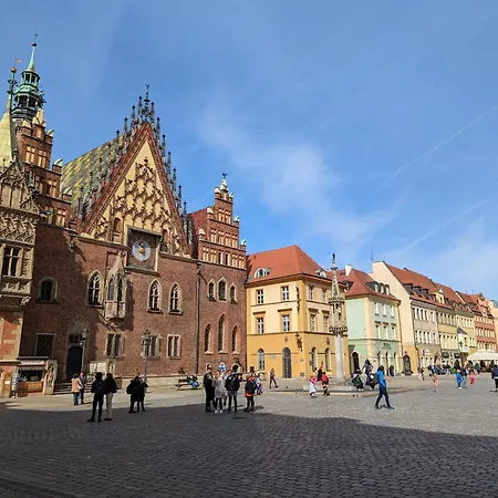 Apartment 3-bedroom In Town Square