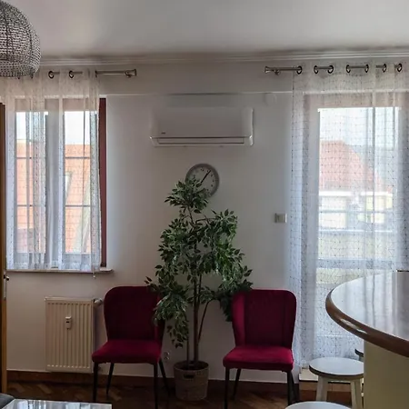 3-bedroom In Town Square Вроцлав