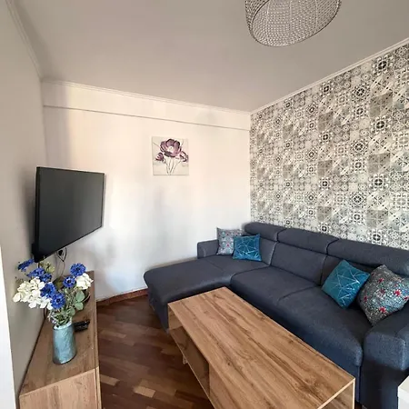 3-bedroom In Town Square Διαμέρισμα