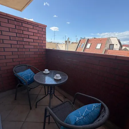 3-bedroom In Town Square דירה *